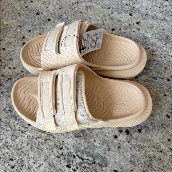 Gender Inclusive Ora Luxe Slide Sandal HOKA - Picture 2 of 4